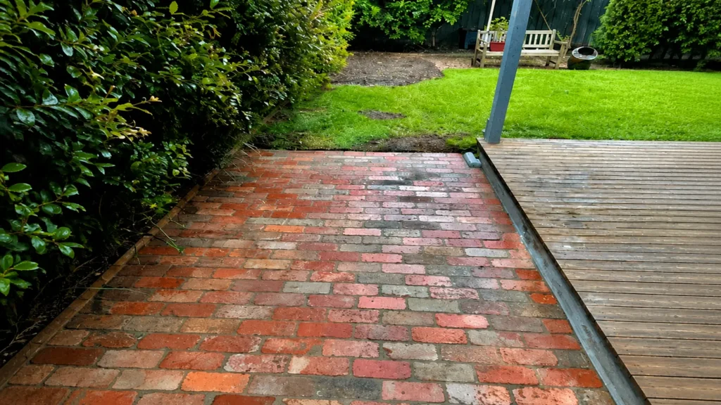 image of modern Melbourne home with stone paved driveway